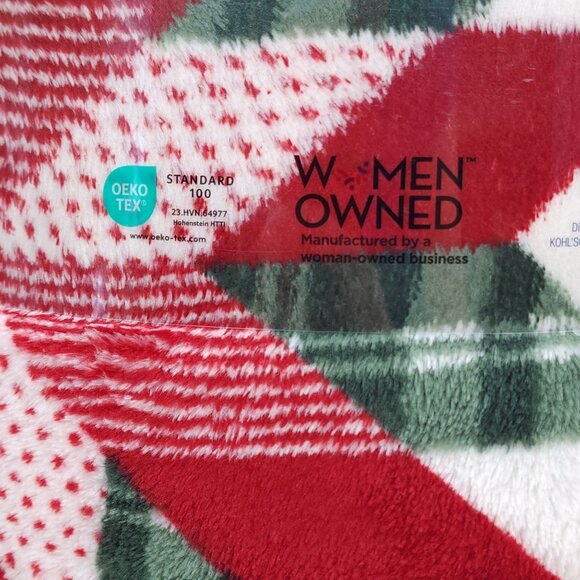 The Big One Oversized Plush Throw Blanket 5' x 6' Christmas Star Patch Quilt - Picture 7 of 9